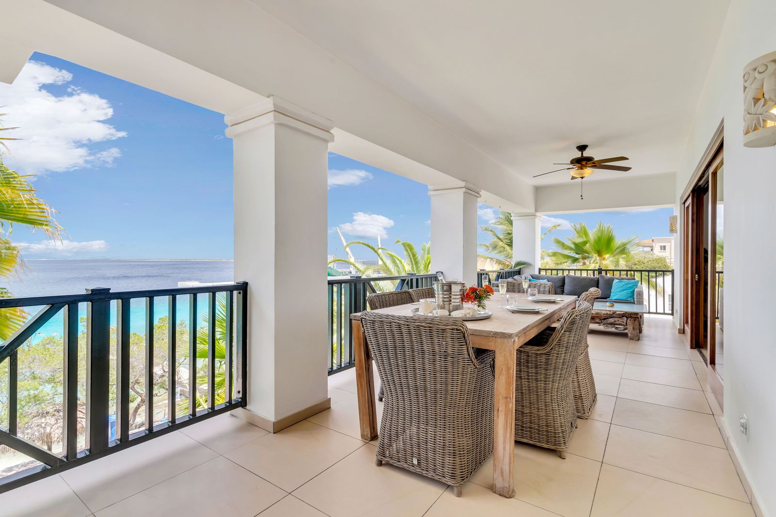 Chachacha Apt 5 - Oceanfront 2BR on Kralendijk Boulevard